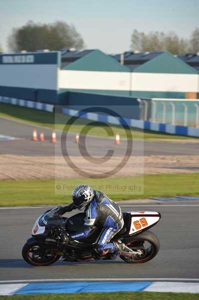 Motorcycle action photographs;donington;donington park leicestershire;donington photographs;event digital images;eventdigitalimages;no limits trackday;peter wileman photography;trackday;trackday digital images;trackday photos