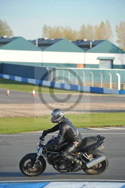 Motorcycle action photographs;donington;donington park leicestershire;donington photographs;event digital images;eventdigitalimages;no limits trackday;peter wileman photography;trackday;trackday digital images;trackday photos
