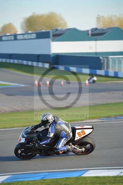Motorcycle action photographs;donington;donington park leicestershire;donington photographs;event digital images;eventdigitalimages;no limits trackday;peter wileman photography;trackday;trackday digital images;trackday photos