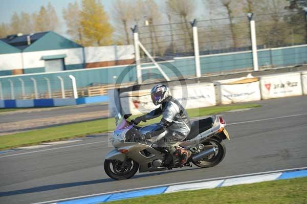 Motorcycle action photographs;donington;donington park leicestershire;donington photographs;event digital images;eventdigitalimages;no limits trackday;peter wileman photography;trackday;trackday digital images;trackday photos