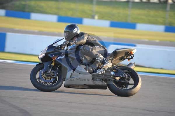 Motorcycle action photographs;donington;donington park leicestershire;donington photographs;event digital images;eventdigitalimages;no limits trackday;peter wileman photography;trackday;trackday digital images;trackday photos