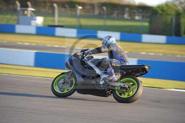 Motorcycle action photographs;donington;donington park leicestershire;donington photographs;event digital images;eventdigitalimages;no limits trackday;peter wileman photography;trackday;trackday digital images;trackday photos
