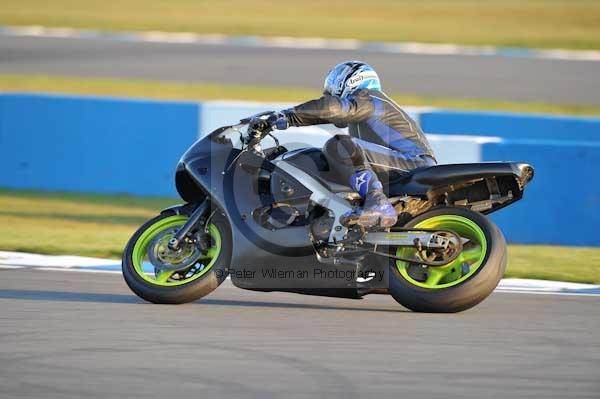 Motorcycle action photographs;donington;donington park leicestershire;donington photographs;event digital images;eventdigitalimages;no limits trackday;peter wileman photography;trackday;trackday digital images;trackday photos