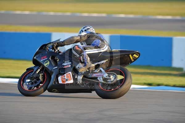 Motorcycle action photographs;donington;donington park leicestershire;donington photographs;event digital images;eventdigitalimages;no limits trackday;peter wileman photography;trackday;trackday digital images;trackday photos