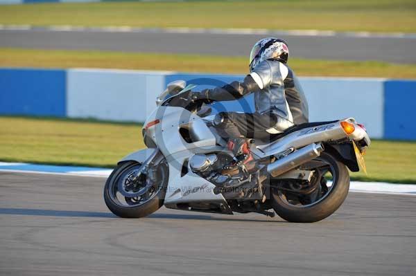 Motorcycle action photographs;donington;donington park leicestershire;donington photographs;event digital images;eventdigitalimages;no limits trackday;peter wileman photography;trackday;trackday digital images;trackday photos