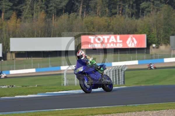 Motorcycle action photographs;donington;donington park leicestershire;donington photographs;event digital images;eventdigitalimages;no limits trackday;peter wileman photography;trackday;trackday digital images;trackday photos