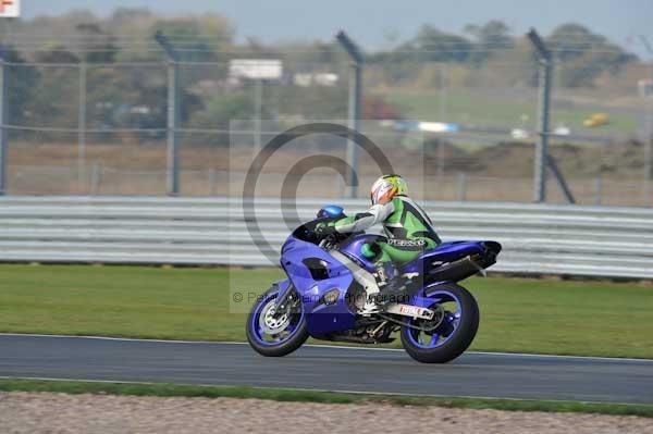 Motorcycle action photographs;donington;donington park leicestershire;donington photographs;event digital images;eventdigitalimages;no limits trackday;peter wileman photography;trackday;trackday digital images;trackday photos
