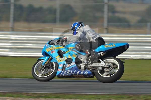 Motorcycle action photographs;donington;donington park leicestershire;donington photographs;event digital images;eventdigitalimages;no limits trackday;peter wileman photography;trackday;trackday digital images;trackday photos