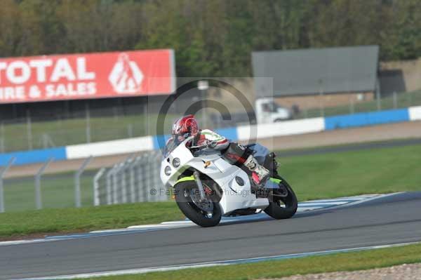 Motorcycle action photographs;donington;donington park leicestershire;donington photographs;event digital images;eventdigitalimages;no limits trackday;peter wileman photography;trackday;trackday digital images;trackday photos