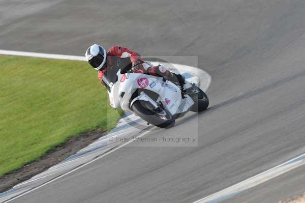 Motorcycle action photographs;donington;donington park leicestershire;donington photographs;event digital images;eventdigitalimages;no limits trackday;peter wileman photography;trackday;trackday digital images;trackday photos