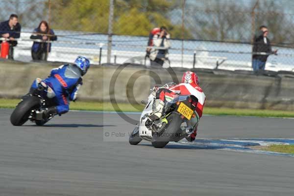 Motorcycle action photographs;donington;donington park leicestershire;donington photographs;event digital images;eventdigitalimages;no limits trackday;peter wileman photography;trackday;trackday digital images;trackday photos