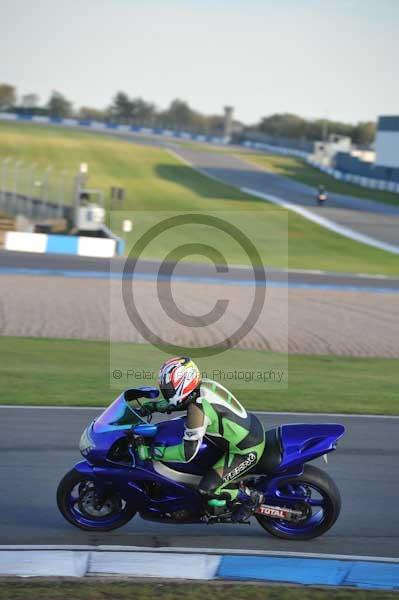 Motorcycle action photographs;donington;donington park leicestershire;donington photographs;event digital images;eventdigitalimages;no limits trackday;peter wileman photography;trackday;trackday digital images;trackday photos
