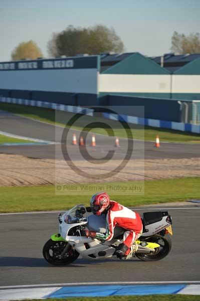 Motorcycle action photographs;donington;donington park leicestershire;donington photographs;event digital images;eventdigitalimages;no limits trackday;peter wileman photography;trackday;trackday digital images;trackday photos