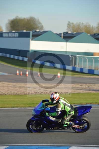 Motorcycle action photographs;donington;donington park leicestershire;donington photographs;event digital images;eventdigitalimages;no limits trackday;peter wileman photography;trackday;trackday digital images;trackday photos