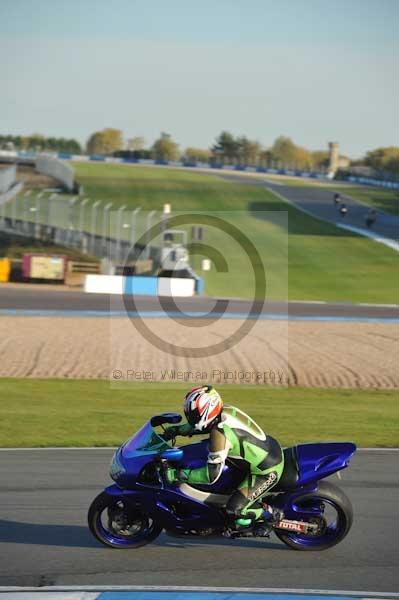 Motorcycle action photographs;donington;donington park leicestershire;donington photographs;event digital images;eventdigitalimages;no limits trackday;peter wileman photography;trackday;trackday digital images;trackday photos