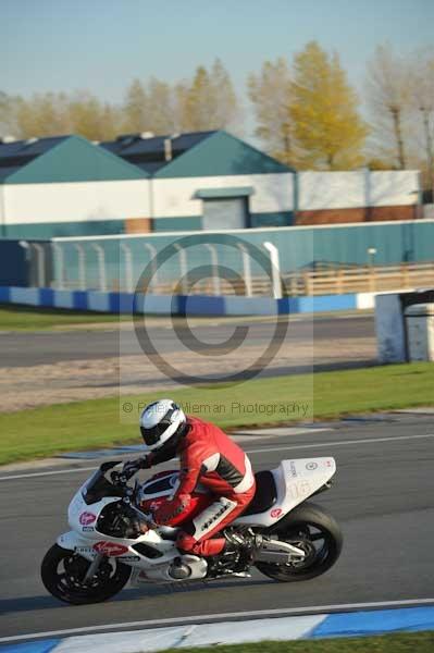 Motorcycle action photographs;donington;donington park leicestershire;donington photographs;event digital images;eventdigitalimages;no limits trackday;peter wileman photography;trackday;trackday digital images;trackday photos
