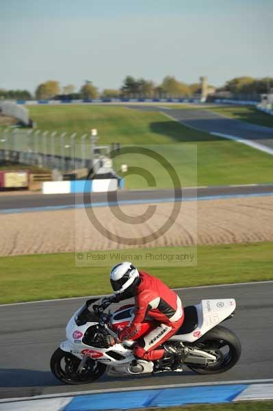 Motorcycle action photographs;donington;donington park leicestershire;donington photographs;event digital images;eventdigitalimages;no limits trackday;peter wileman photography;trackday;trackday digital images;trackday photos