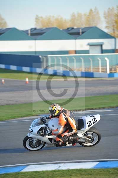 Motorcycle action photographs;donington;donington park leicestershire;donington photographs;event digital images;eventdigitalimages;no limits trackday;peter wileman photography;trackday;trackday digital images;trackday photos