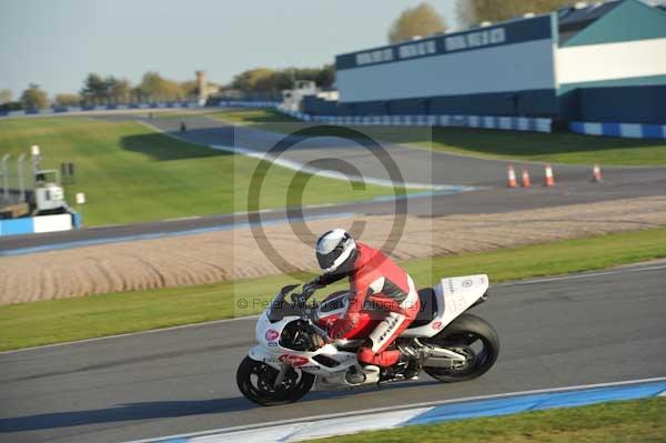 Motorcycle action photographs;donington;donington park leicestershire;donington photographs;event digital images;eventdigitalimages;no limits trackday;peter wileman photography;trackday;trackday digital images;trackday photos