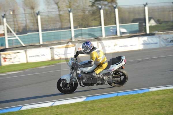 Motorcycle action photographs;donington;donington park leicestershire;donington photographs;event digital images;eventdigitalimages;no limits trackday;peter wileman photography;trackday;trackday digital images;trackday photos