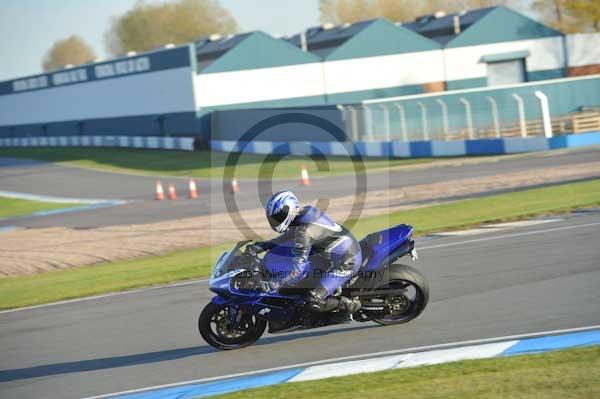 Motorcycle action photographs;donington;donington park leicestershire;donington photographs;event digital images;eventdigitalimages;no limits trackday;peter wileman photography;trackday;trackday digital images;trackday photos