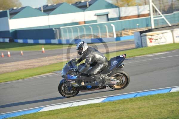 Motorcycle action photographs;donington;donington park leicestershire;donington photographs;event digital images;eventdigitalimages;no limits trackday;peter wileman photography;trackday;trackday digital images;trackday photos