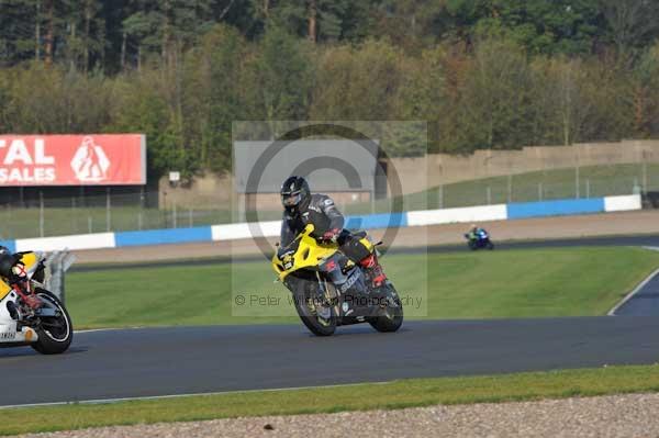 Motorcycle action photographs;donington;donington park leicestershire;donington photographs;event digital images;eventdigitalimages;no limits trackday;peter wileman photography;trackday;trackday digital images;trackday photos
