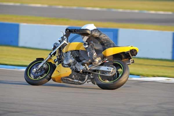 Motorcycle action photographs;donington;donington park leicestershire;donington photographs;event digital images;eventdigitalimages;no limits trackday;peter wileman photography;trackday;trackday digital images;trackday photos