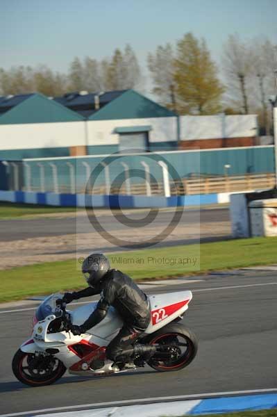 Motorcycle action photographs;donington;donington park leicestershire;donington photographs;event digital images;eventdigitalimages;no limits trackday;peter wileman photography;trackday;trackday digital images;trackday photos