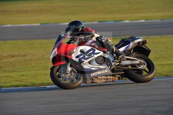 Motorcycle action photographs;donington;donington park leicestershire;donington photographs;event digital images;eventdigitalimages;no limits trackday;peter wileman photography;trackday;trackday digital images;trackday photos