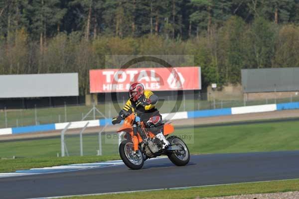 Motorcycle action photographs;donington;donington park leicestershire;donington photographs;event digital images;eventdigitalimages;no limits trackday;peter wileman photography;trackday;trackday digital images;trackday photos