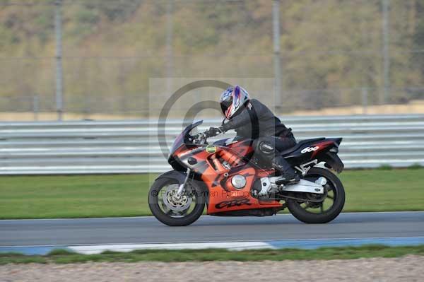Motorcycle action photographs;donington;donington park leicestershire;donington photographs;event digital images;eventdigitalimages;no limits trackday;peter wileman photography;trackday;trackday digital images;trackday photos