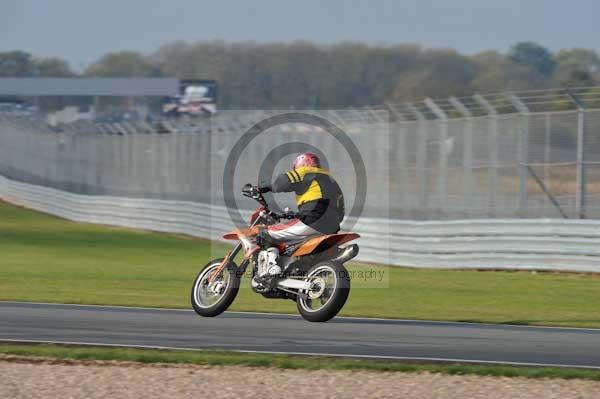 Motorcycle action photographs;donington;donington park leicestershire;donington photographs;event digital images;eventdigitalimages;no limits trackday;peter wileman photography;trackday;trackday digital images;trackday photos