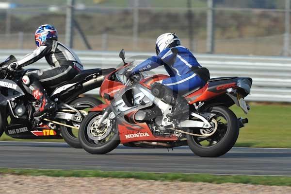 Motorcycle action photographs;donington;donington park leicestershire;donington photographs;event digital images;eventdigitalimages;no limits trackday;peter wileman photography;trackday;trackday digital images;trackday photos