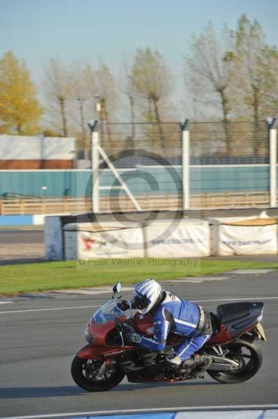 Motorcycle action photographs;donington;donington park leicestershire;donington photographs;event digital images;eventdigitalimages;no limits trackday;peter wileman photography;trackday;trackday digital images;trackday photos