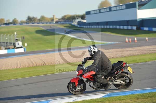 Motorcycle action photographs;donington;donington park leicestershire;donington photographs;event digital images;eventdigitalimages;no limits trackday;peter wileman photography;trackday;trackday digital images;trackday photos