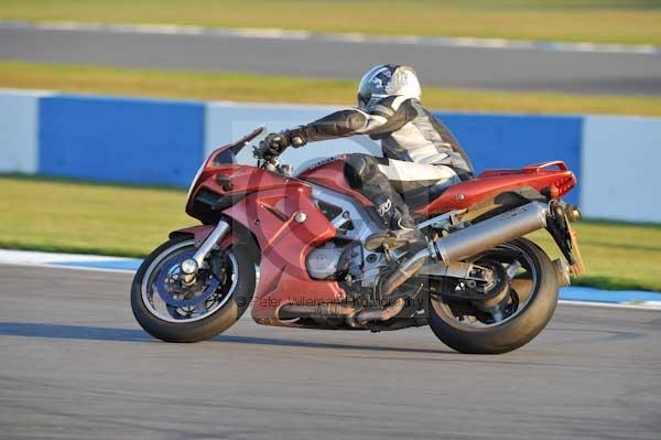 Motorcycle action photographs;donington;donington park leicestershire;donington photographs;event digital images;eventdigitalimages;no limits trackday;peter wileman photography;trackday;trackday digital images;trackday photos