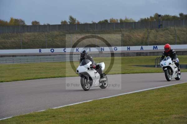 Rockingham no limits trackday;enduro digital images;event digital images;eventdigitalimages;no limits trackdays;peter wileman photography;racing digital images;rockingham raceway northamptonshire;rockingham trackday photographs;trackday digital images;trackday photos