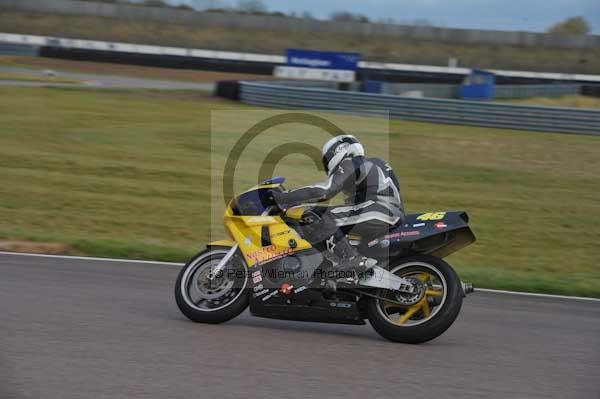 Rockingham no limits trackday;enduro digital images;event digital images;eventdigitalimages;no limits trackdays;peter wileman photography;racing digital images;rockingham raceway northamptonshire;rockingham trackday photographs;trackday digital images;trackday photos