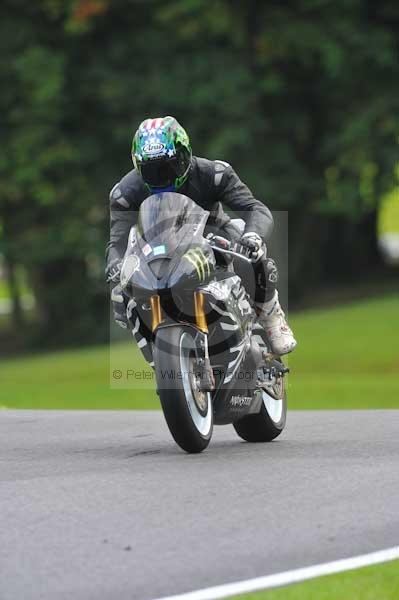 Motorcycle action photographs;cadwell;cadwell park photographs;event digital images;eventdigitalimages;motor racing louth lincolnshire;no limits trackday;peter wileman photography;trackday;trackday digital images;trackday photos
