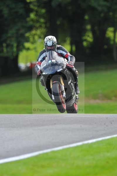 Motorcycle action photographs;cadwell;cadwell park photographs;event digital images;eventdigitalimages;motor racing louth lincolnshire;no limits trackday;peter wileman photography;trackday;trackday digital images;trackday photos