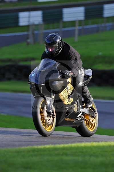 Motorcycle action photographs;cadwell;cadwell park photographs;event digital images;eventdigitalimages;motor racing louth lincolnshire;no limits trackday;peter wileman photography;trackday;trackday digital images;trackday photos