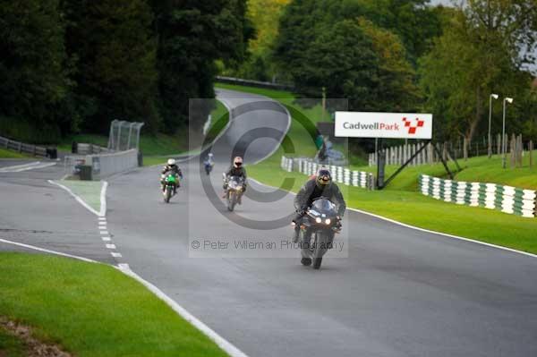 Motorcycle action photographs;cadwell;cadwell park photographs;event digital images;eventdigitalimages;motor racing louth lincolnshire;no limits trackday;peter wileman photography;trackday;trackday digital images;trackday photos