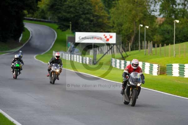 Motorcycle action photographs;cadwell;cadwell park photographs;event digital images;eventdigitalimages;motor racing louth lincolnshire;no limits trackday;peter wileman photography;trackday;trackday digital images;trackday photos