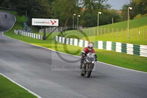 Motorcycle action photographs;cadwell;cadwell park photographs;event digital images;eventdigitalimages;motor racing louth lincolnshire;no limits trackday;peter wileman photography;trackday;trackday digital images;trackday photos