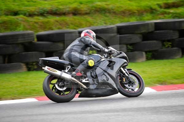Motorcycle action photographs;cadwell;cadwell park photographs;event digital images;eventdigitalimages;motor racing louth lincolnshire;no limits trackday;peter wileman photography;trackday;trackday digital images;trackday photos