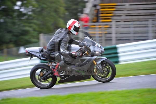 Motorcycle action photographs;cadwell;cadwell park photographs;event digital images;eventdigitalimages;motor racing louth lincolnshire;no limits trackday;peter wileman photography;trackday;trackday digital images;trackday photos
