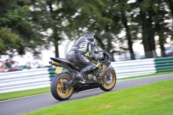 Motorcycle action photographs;cadwell;cadwell park photographs;event digital images;eventdigitalimages;motor racing louth lincolnshire;no limits trackday;peter wileman photography;trackday;trackday digital images;trackday photos