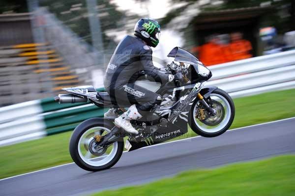 Motorcycle action photographs;cadwell;cadwell park photographs;event digital images;eventdigitalimages;motor racing louth lincolnshire;no limits trackday;peter wileman photography;trackday;trackday digital images;trackday photos