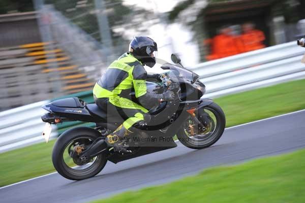 Motorcycle action photographs;cadwell;cadwell park photographs;event digital images;eventdigitalimages;motor racing louth lincolnshire;no limits trackday;peter wileman photography;trackday;trackday digital images;trackday photos